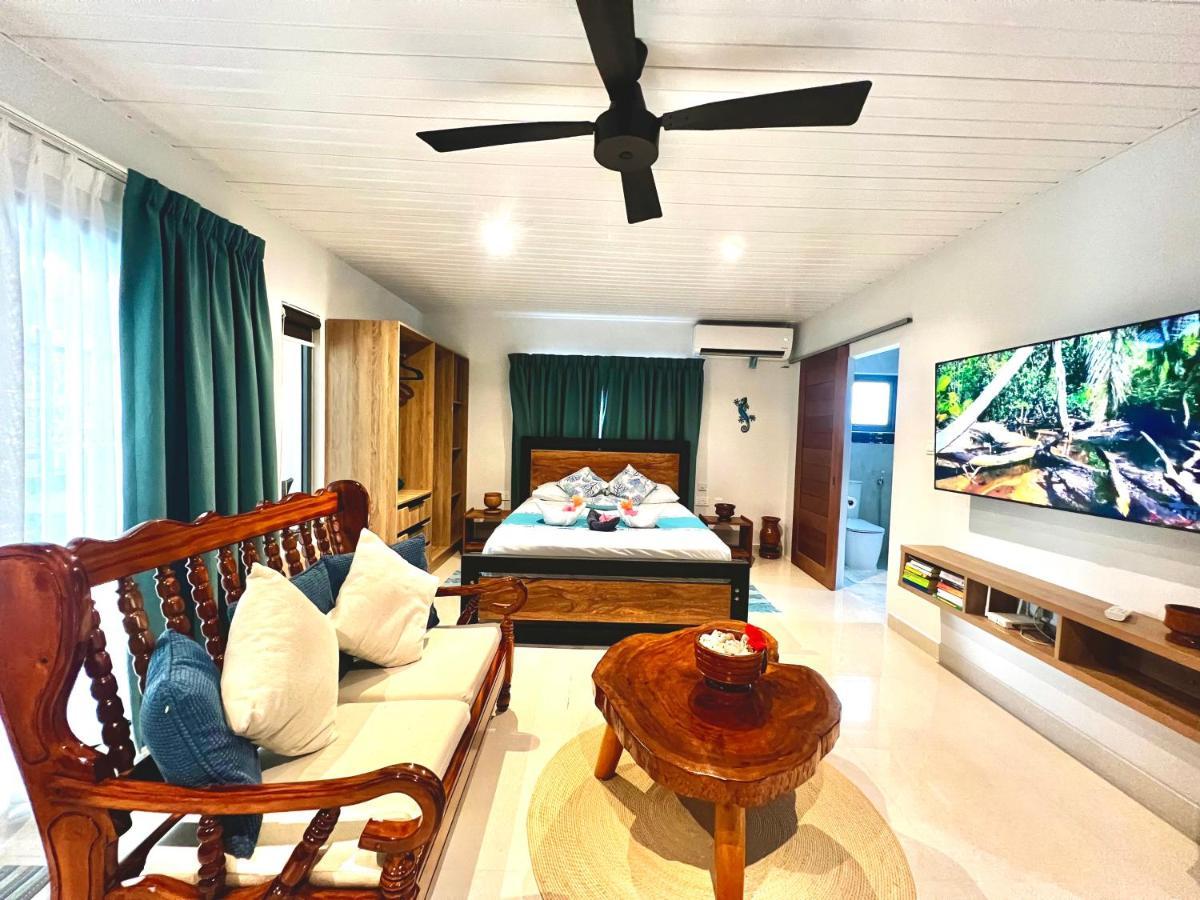 Le Port Guest House Баи-Сейнт-Энн Экстерьер фото