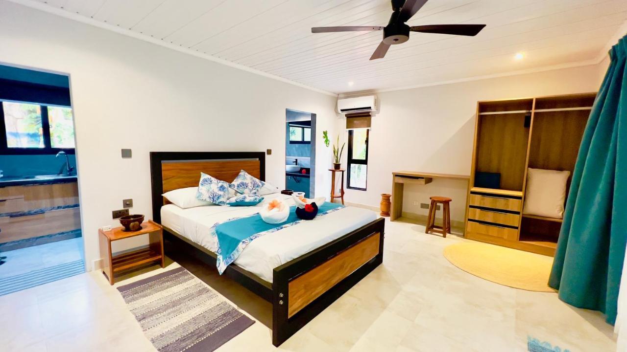 Le Port Guest House Баи-Сейнт-Энн Экстерьер фото
